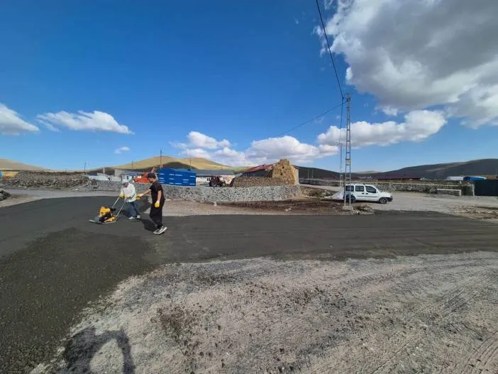 Kars İl Özel İdaresi Digor’da Yol Çalışmalarını Sürdürüyor