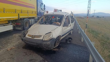 Kontrolden Çıkan Araç Takla Attı: 2 Yaralı