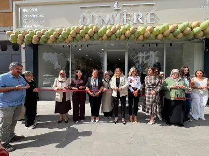 Kars’ta Kadın Giyimin Yeni Adresi: LUMIER Mağazası Hizmete Açıldı