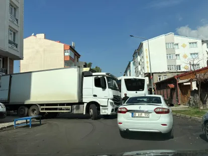 Kars’ta Zincir Marketlerin Ürün Sevkiyatı Trafiği Aksatıyor