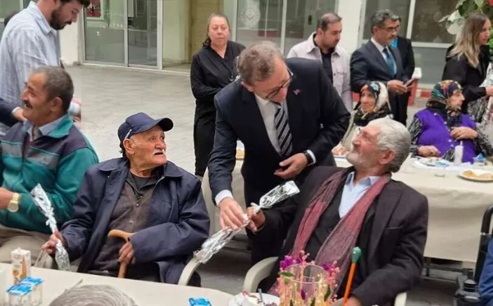Vali Ziya Polat’tan Dünya Yaşlılar Günü’nde Anlamlı Ziyaret