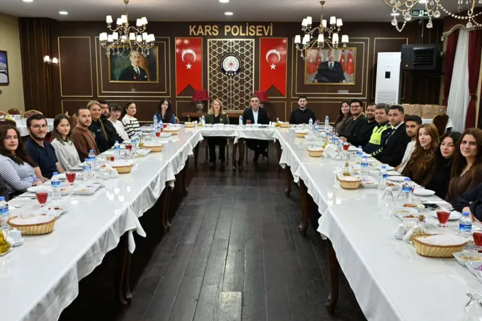 Emniyet Müdürü Tombul Üniversiteli Gençlerle Buluştu