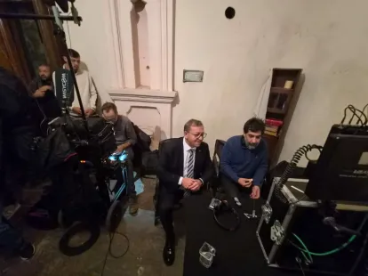 Kars Valisi Ziya Polat, kentte çekimleri devam eden sinema filminin setini ziyaret etti.