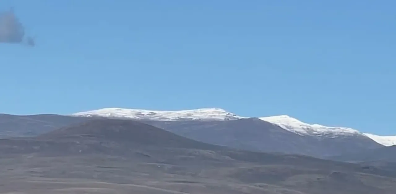 Kars’ta Kışın Habercisi Kar: Yüksek Dağlar Beyaza Büründü!