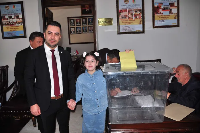 Kars Barosu’nda Necat Yağcı Yeniden Başkan Seçildi