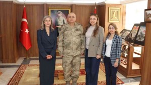 Kars Kızılay Şubesi’nden İl Jandarma Komutanı Coşkun’a hayırlı olsun ziyareti