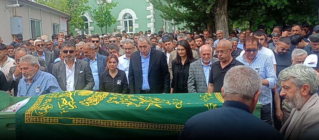 Dem Parti Eş Genel Başkanı Tuncer Bakırhan’ın Acı Günü: Yeğenini Kars’ta Son Yolculuğuna Uğurladı