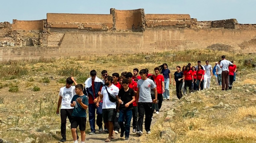 Rafting Sporcuları Ani'de Tarihle Buluştu